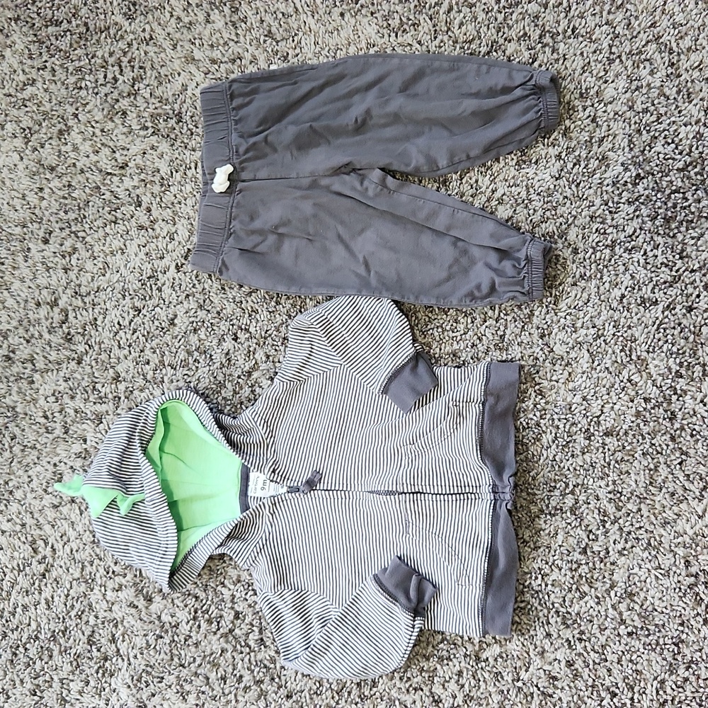 Carters 9 months outfit - Picture 1 of 6